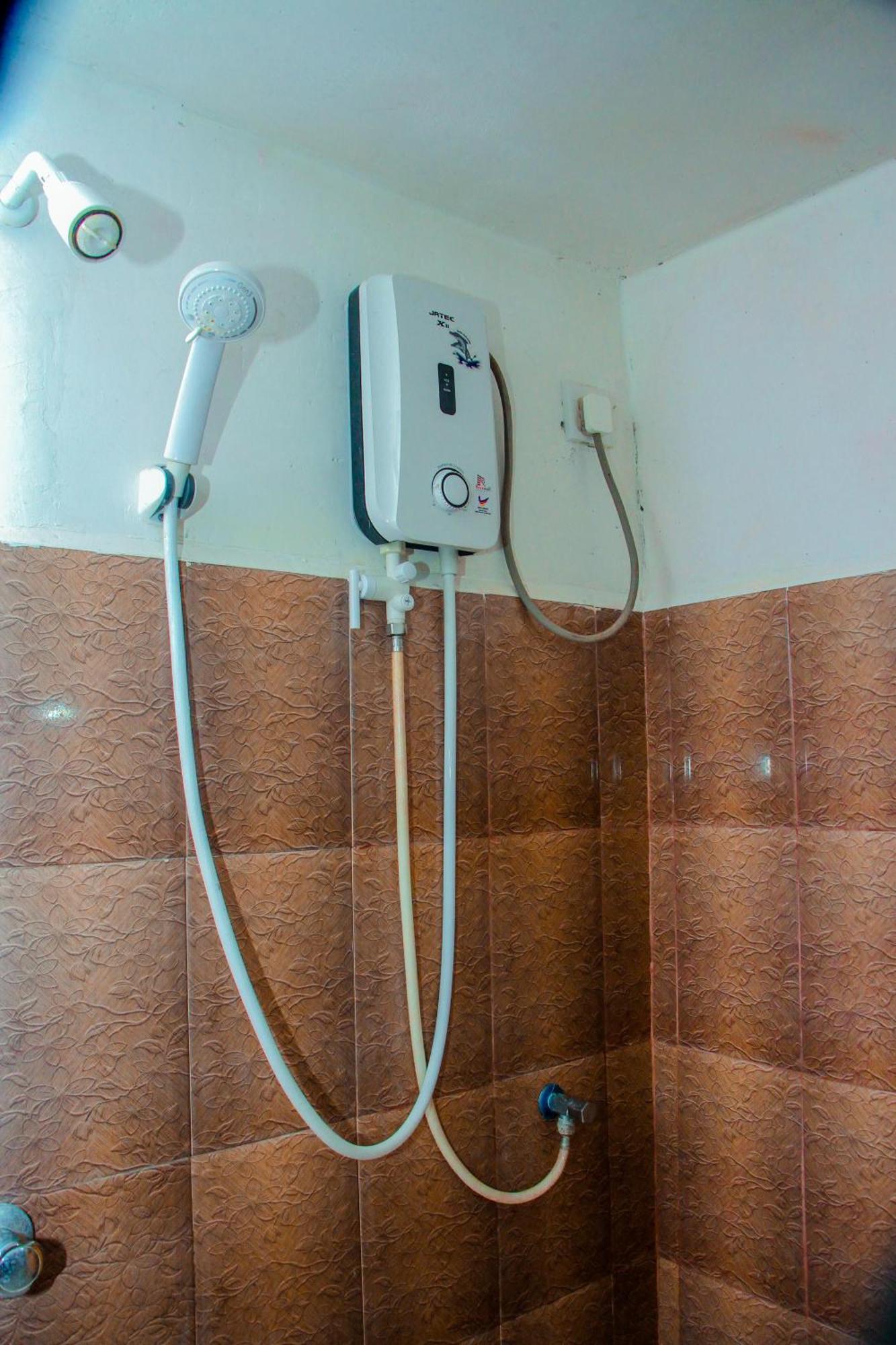 סיגירייה Chanaka Holiday Inn מראה חיצוני תמונה