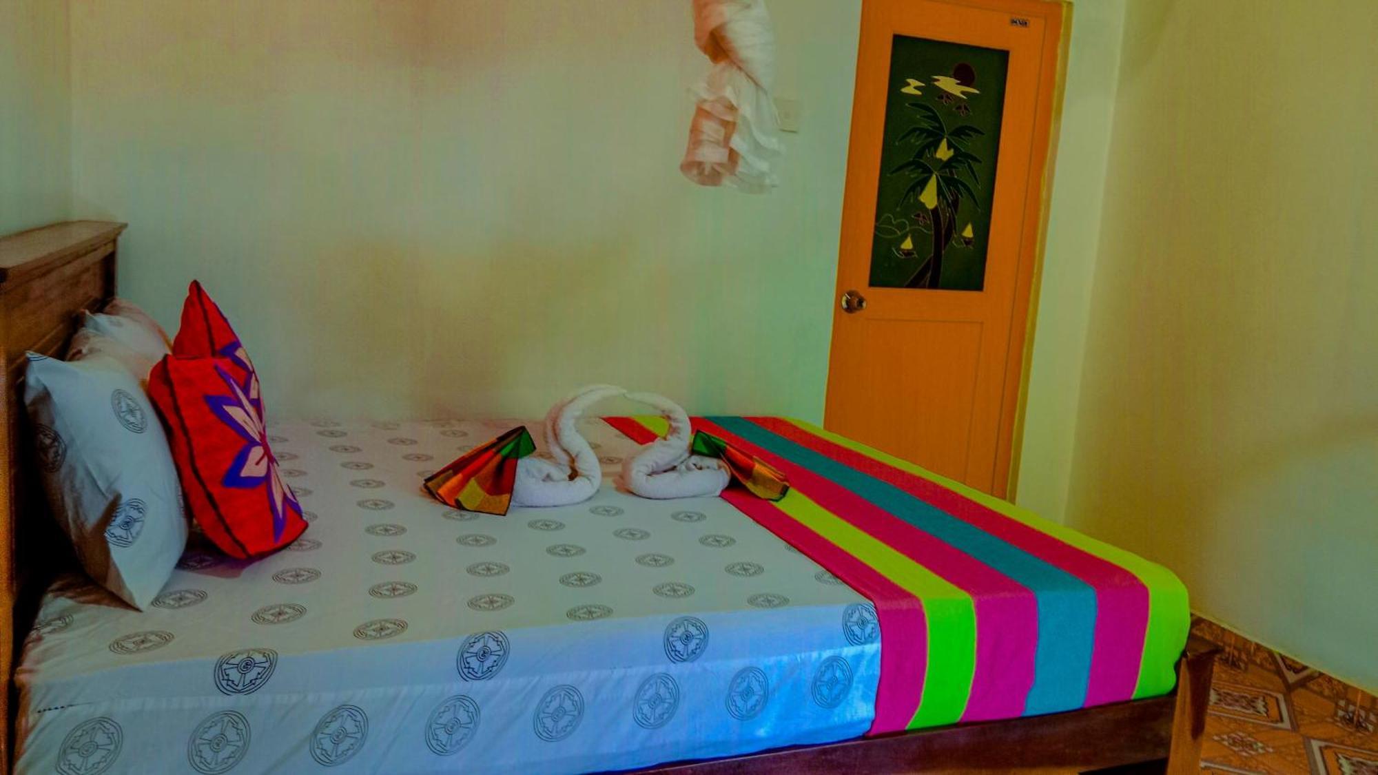 סיגירייה Chanaka Holiday Inn מראה חיצוני תמונה