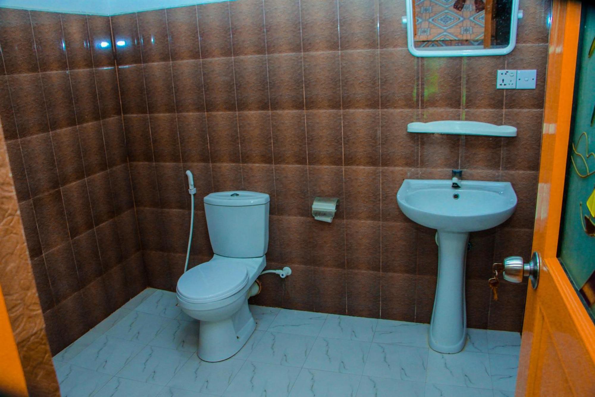 סיגירייה Chanaka Holiday Inn מראה חיצוני תמונה
