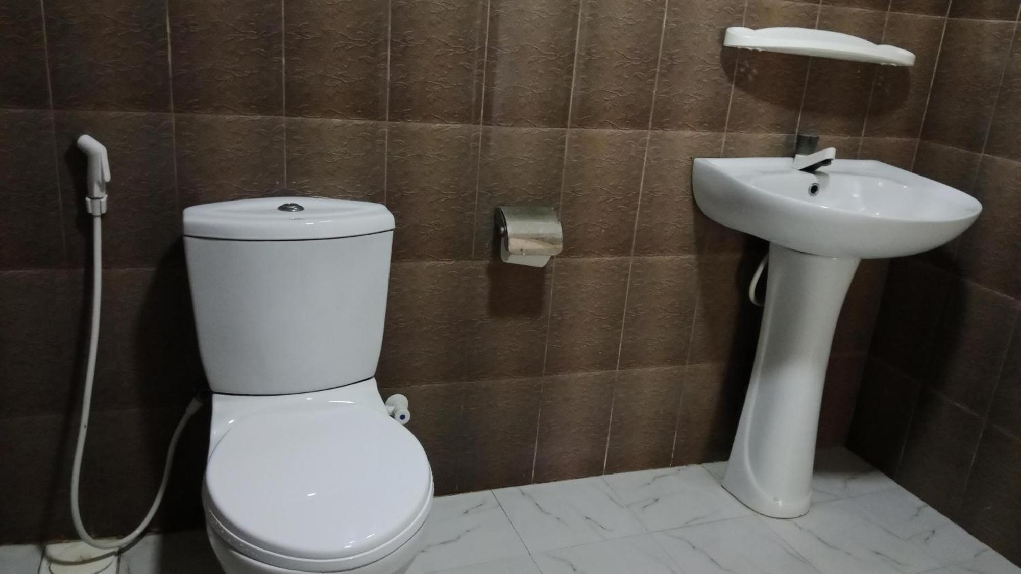 סיגירייה Chanaka Holiday Inn מראה חיצוני תמונה