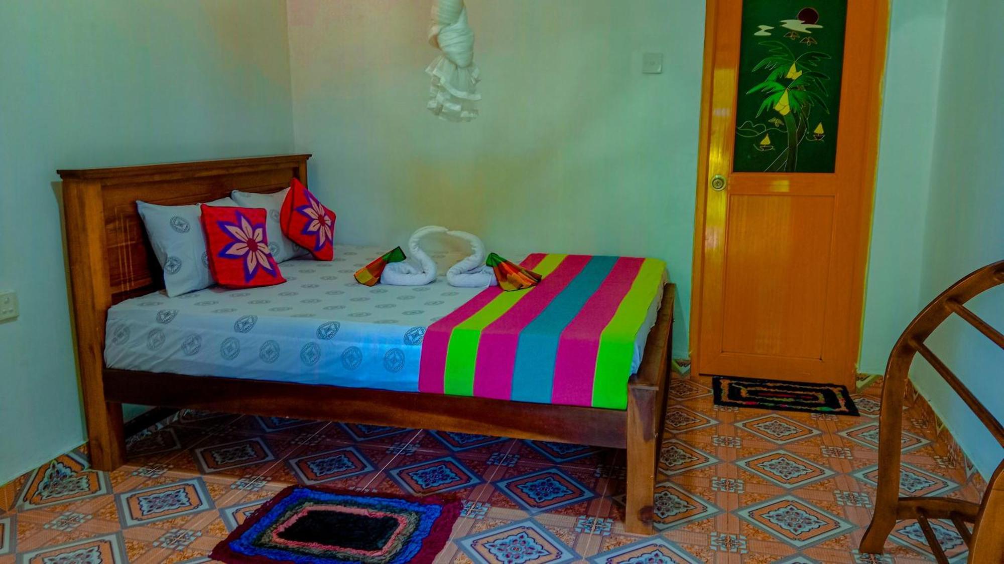 סיגירייה Chanaka Holiday Inn מראה חיצוני תמונה