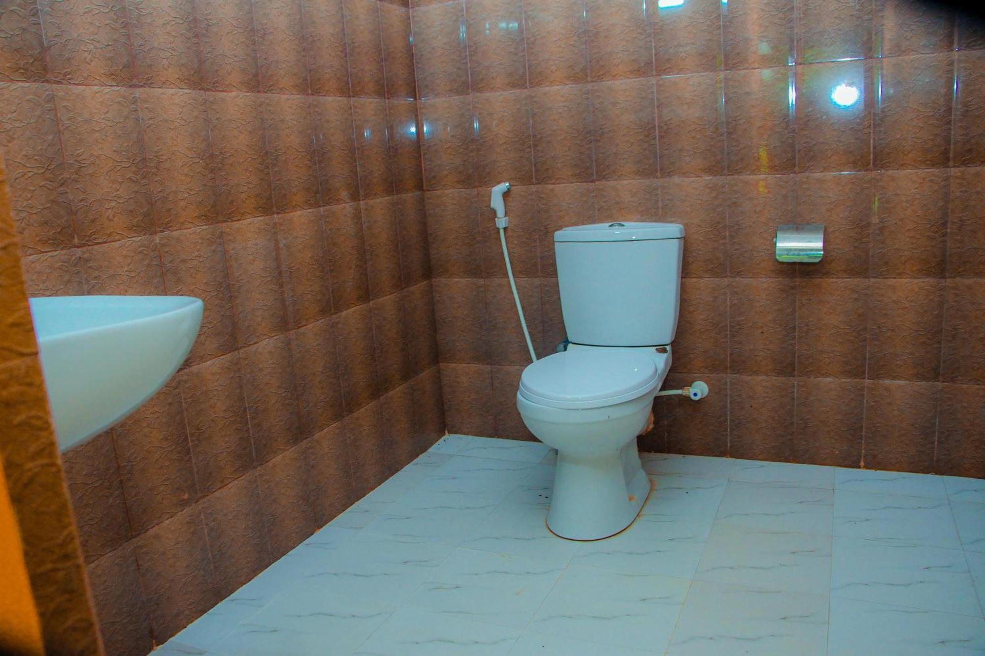 סיגירייה Chanaka Holiday Inn מראה חיצוני תמונה