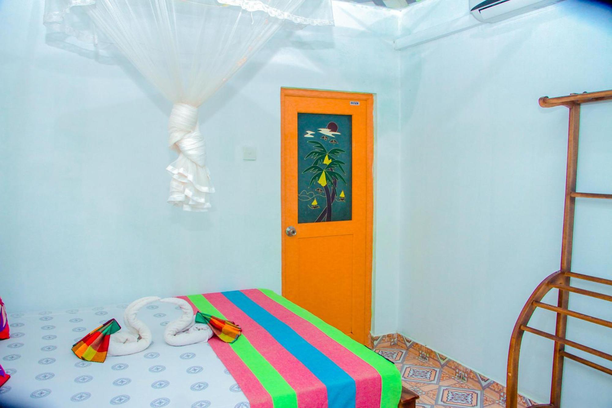 סיגירייה Chanaka Holiday Inn מראה חיצוני תמונה
