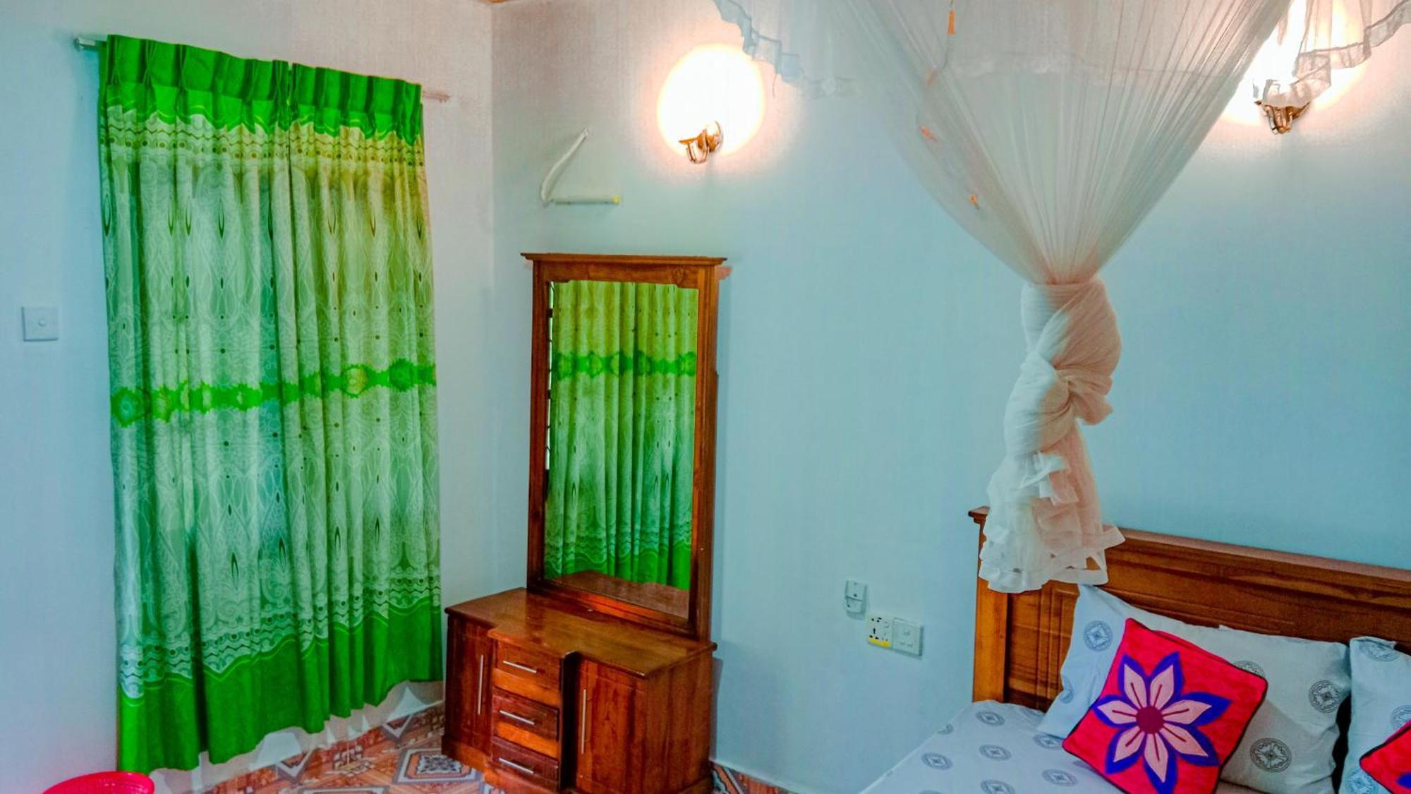 סיגירייה Chanaka Holiday Inn מראה חיצוני תמונה