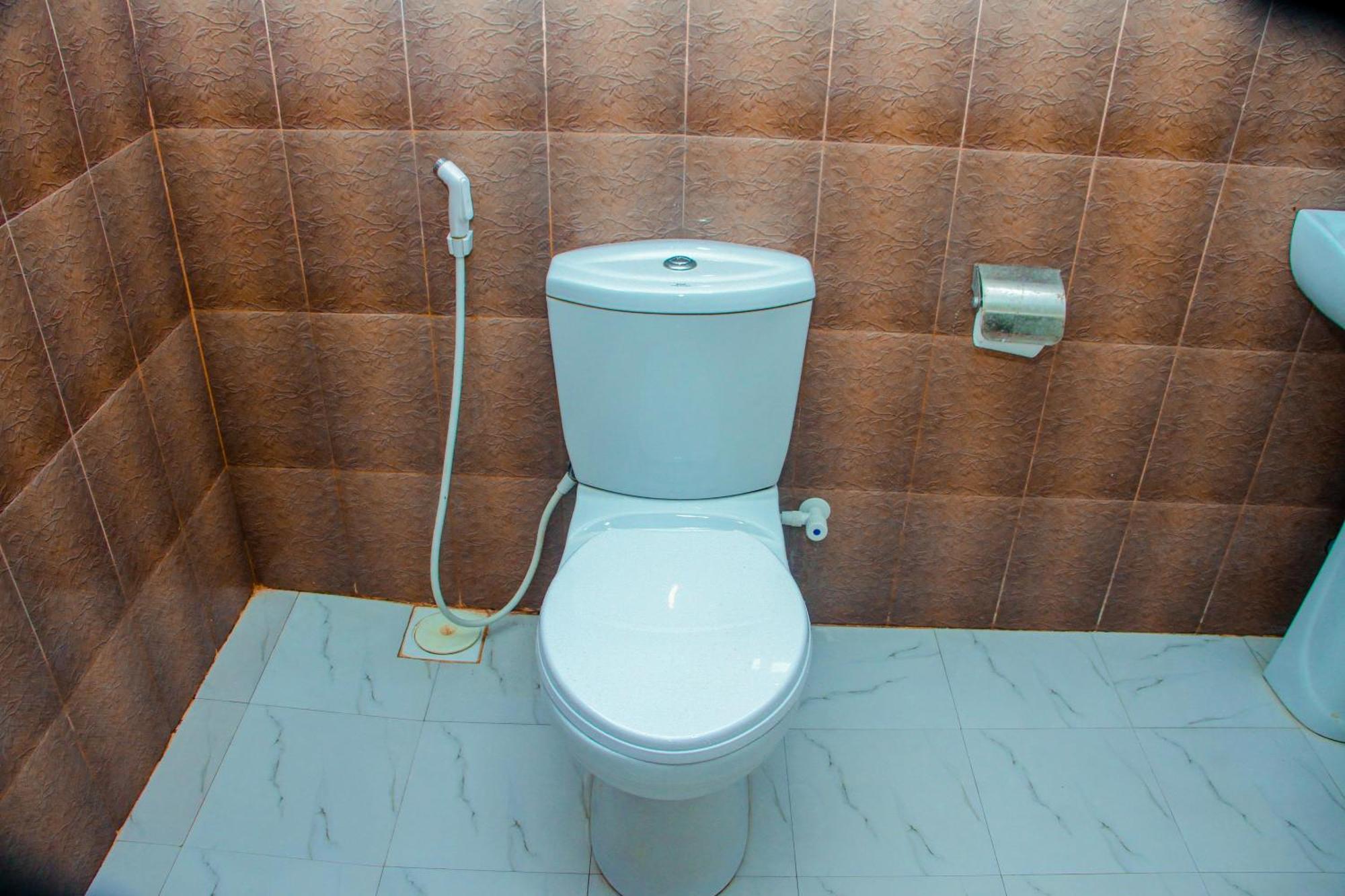 סיגירייה Chanaka Holiday Inn מראה חיצוני תמונה